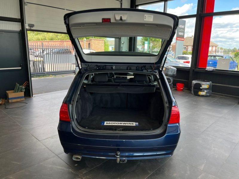 🚗 BMW SÉRIE 3 TOURING 318d ⚙️ 📱 Bluetooth 🧭 Navigation 🔗 Attelage