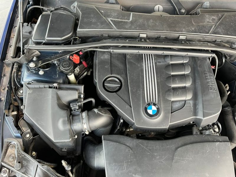 🚗 BMW SÉRIE 3 TOURING 318d ⚙️ 📱 Bluetooth 🧭 Navigation 🔗 Attelage