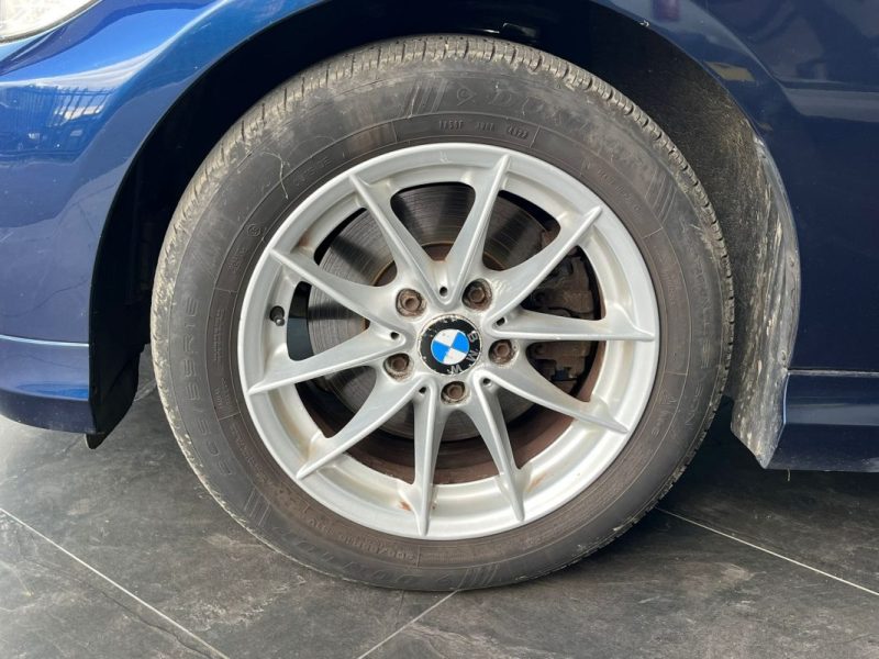 🚗 BMW SÉRIE 3 TOURING 318d ⚙️ 📱 Bluetooth 🧭 Navigation 🔗 Attelage