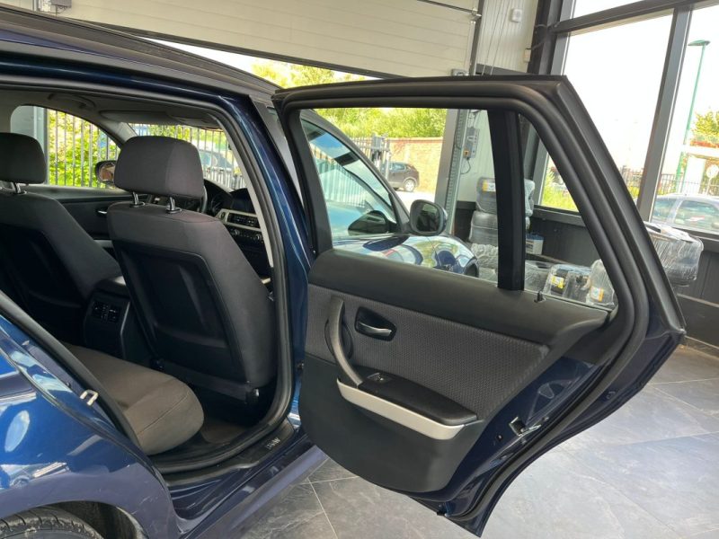 🚗 BMW SÉRIE 3 TOURING 318d ⚙️ 📱 Bluetooth 🧭 Navigation 🔗 Attelage