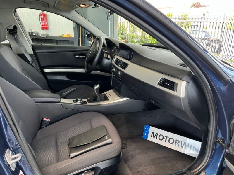 🚗 BMW SÉRIE 3 TOURING 318d ⚙️ 📱 Bluetooth 🧭 Navigation 🔗 Attelage