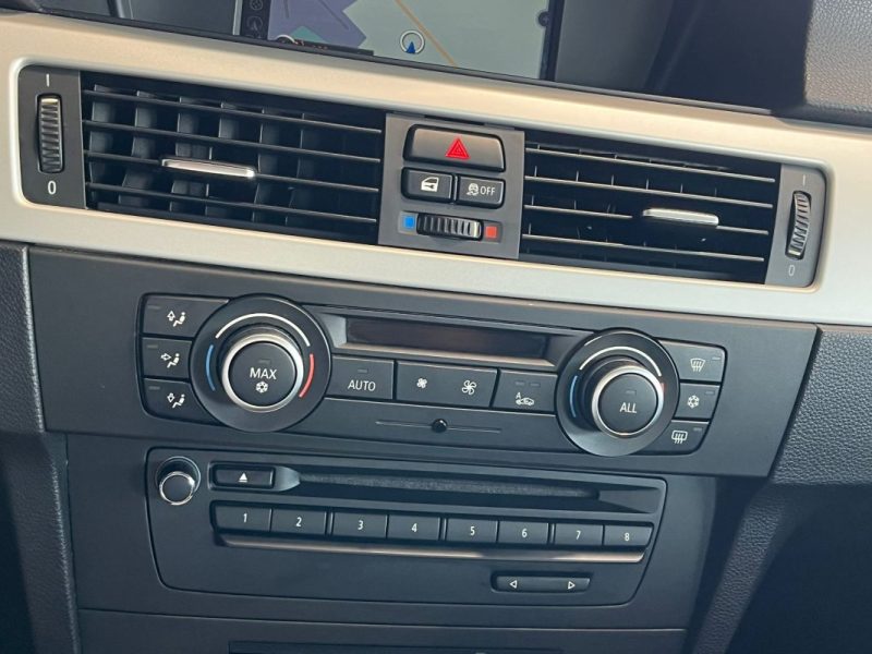 🚗 BMW SÉRIE 3 TOURING 318d ⚙️ 📱 Bluetooth 🧭 Navigation 🔗 Attelage