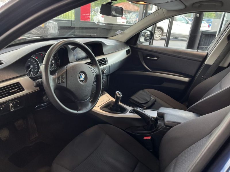 🚗 BMW SÉRIE 3 TOURING 318d ⚙️ 📱 Bluetooth 🧭 Navigation 🔗 Attelage