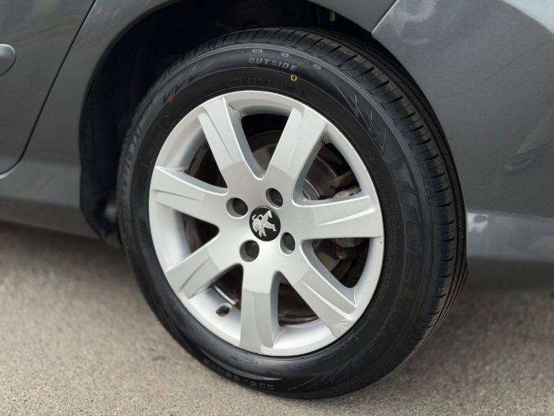 PEUGEOT 308 1.6 E-HDI 115 Pack Style - Clim - GPS - Bluetooth - Révisée & Garantie 6 Mois