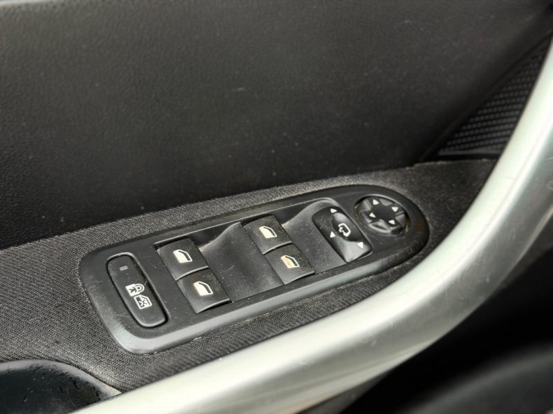 PEUGEOT 308 1.6 E-HDI 115 Pack Style - Clim - GPS - Bluetooth - Révisée & Garantie 6 Mois