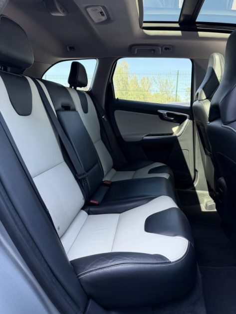 VOLVO XC60 (2) D4 181 CH XENIUM GEARTRONIC 8 2015