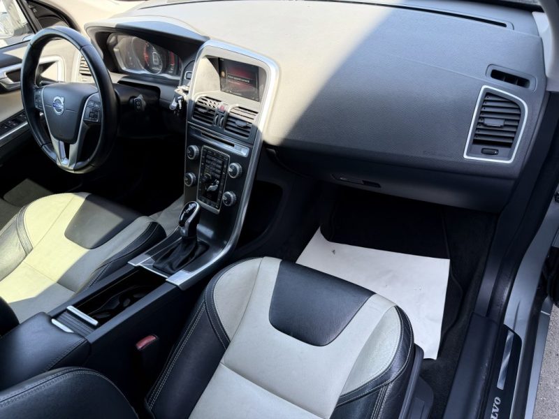 VOLVO XC60 (2) D4 181 CH XENIUM GEARTRONIC 8 2015