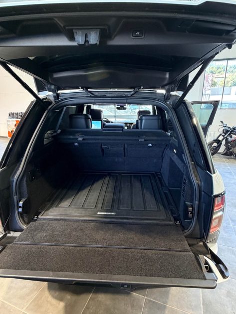 LAND ROVER RANGE ROVER 5.0 V8 SUPERCHARGED LIMOUSINE