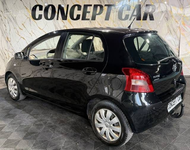 TOYOTA YARIS 1.3 VVT_I TRAVEL 2007 - 83 000Kms - Climatisation remier Main - Suivit TOYOTA