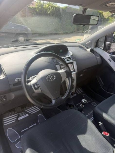 TOYOTA YARIS 1.3 VVT_I TRAVEL 2007 - 83 000Kms - Climatisation remier Main - Suivit TOYOTA
