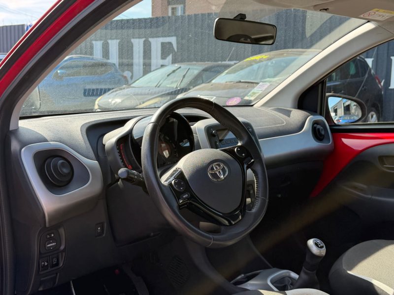 TOYOTA AYGO II 1.0 VVTI X-PLAY 2014
