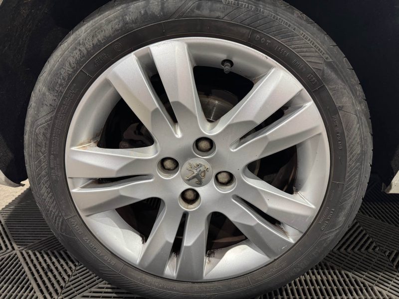 PEUGEOT 5008 2.0 HDI 150CH