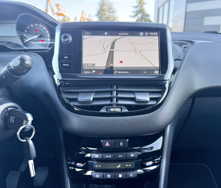 PEUGEOT 208 1.5 BLUEHDI 100 2019 CARPLAY SUIVI & GARANTIE 6 MOIS