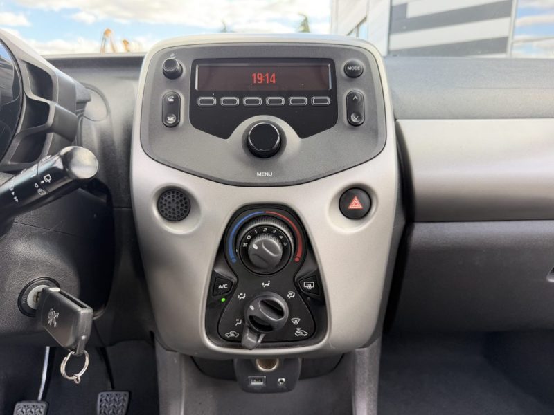 PEUGEOT 108 1.2 VTI 82 ACTIVE 2015 SUIVI & GARANTIE 12 MOIS