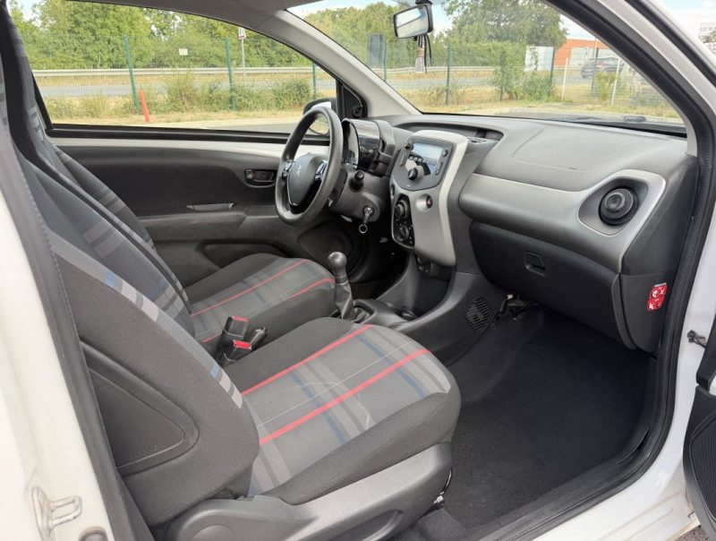 PEUGEOT 108 1.2 VTI 82 ACTIVE 2015 SUIVI & GARANTIE 12 MOIS