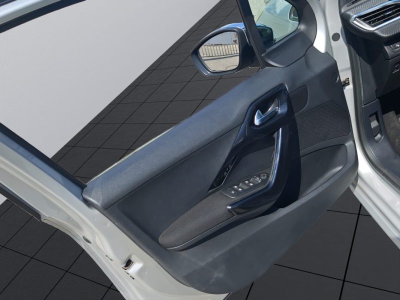 PEUGEOT 208 1.6 BLUEHDI 100 S&S ALLURE