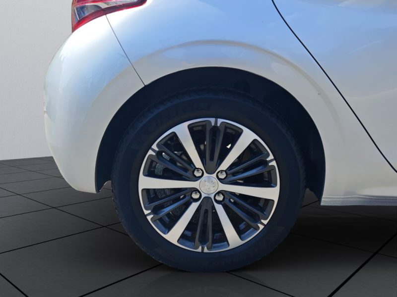 PEUGEOT 208 1.6 BLUEHDI 100 S&S ALLURE