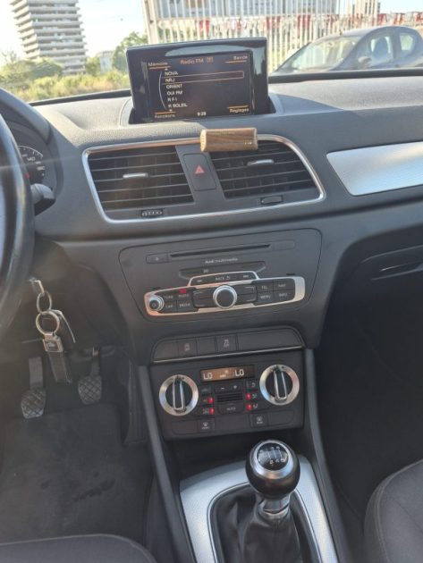AUDI Q3 Série 1 (8U) 2.0 TDI 1 140 cv noir metal super état 