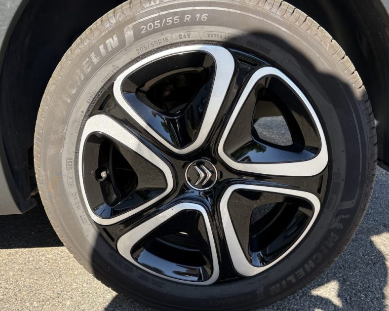 CITROEN C3 - Finition LIVE - 83 ch - DISTRIBUTION NEUVE - Entretient complet - Garantie 6 mois