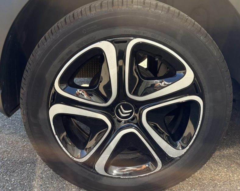 CITROEN C3 - Finition LIVE - 83 ch - DISTRIBUTION NEUVE - Entretient complet - Garantie 6 mois