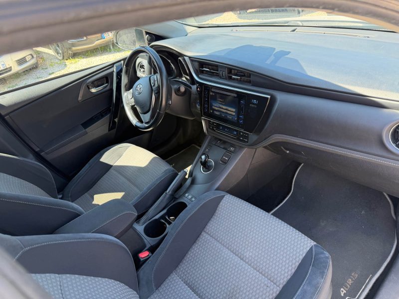 TOYOTA AURIS TOURING SPORTS HYBRIDE 136H 2018 1ER MAIN