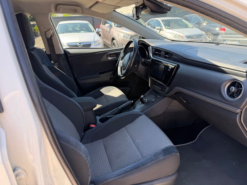 TOYOTA AURIS TOURING SPORTS HYBRIDE 136H 2018 1ER MAIN