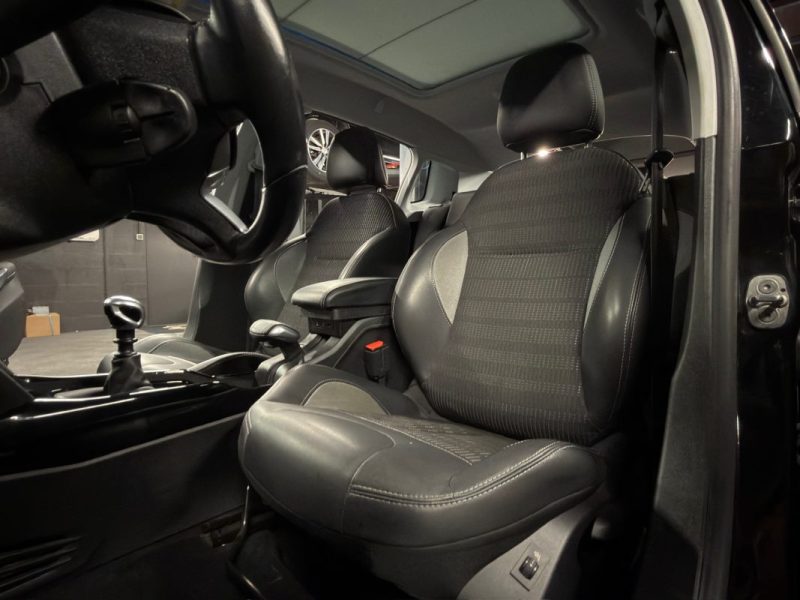 PEUGEOT 2008 PHASE 2 CROSSWAY 1.2 TURBO 130 Cv APPLE & ANDROID / TOIT PANORAMIQUE - GARANTIE 1 AN