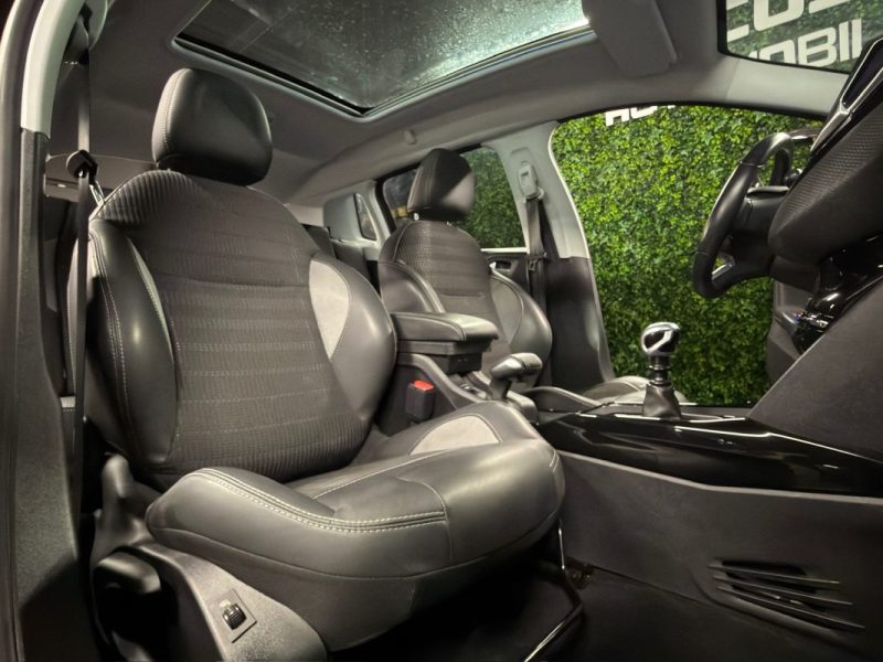 PEUGEOT 2008 PHASE 2 CROSSWAY 1.2 TURBO 130 Cv APPLE & ANDROID / TOIT PANORAMIQUE - GARANTIE 1 AN