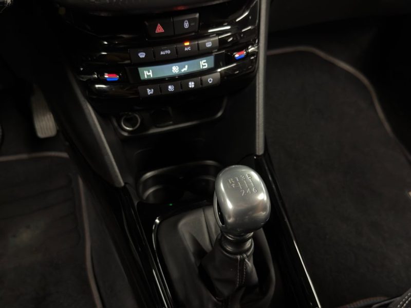 PEUGEOT 2008 PHASE 2 CROSSWAY 1.2 TURBO 130 Cv APPLE & ANDROID / TOIT PANORAMIQUE - GARANTIE 1 AN