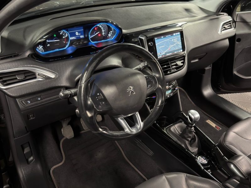 PEUGEOT 2008 PHASE 2 CROSSWAY 1.2 TURBO 130 Cv APPLE & ANDROID / TOIT PANORAMIQUE - GARANTIE 1 AN