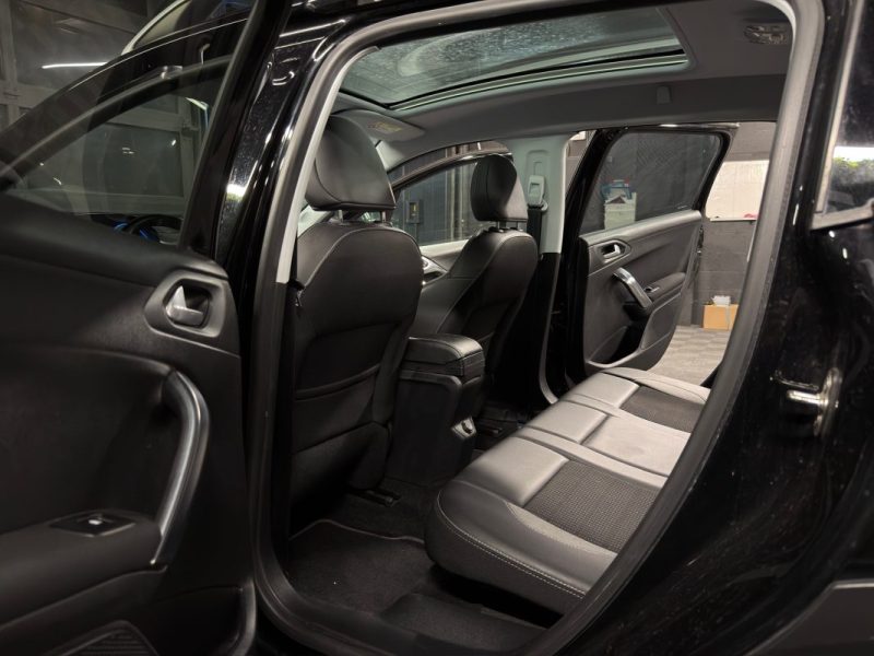 PEUGEOT 2008 PHASE 2 CROSSWAY 1.2 TURBO 130 Cv APPLE & ANDROID / TOIT PANORAMIQUE - GARANTIE 1 AN