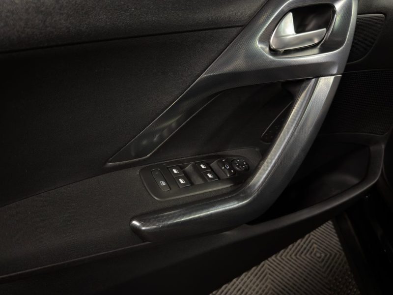 PEUGEOT 2008 PHASE 2 CROSSWAY 1.2 TURBO 130 Cv APPLE & ANDROID / TOIT PANORAMIQUE - GARANTIE 1 AN
