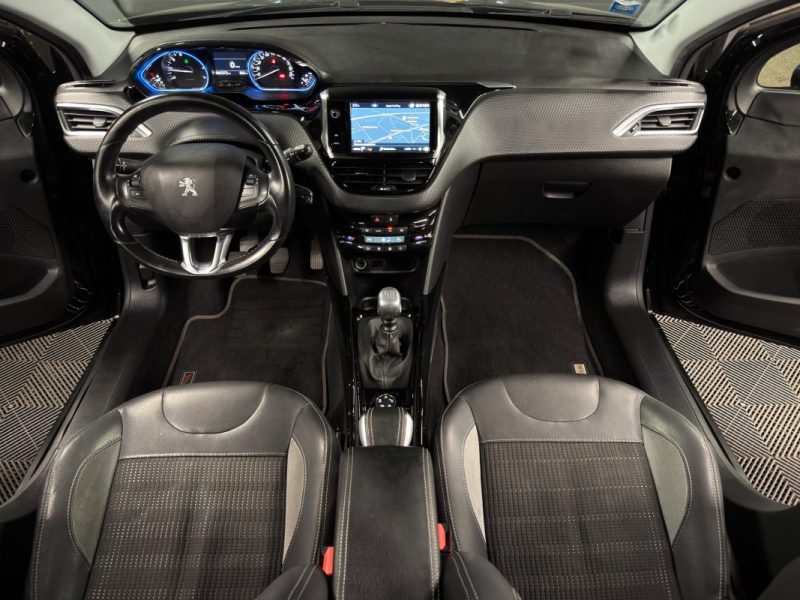 PEUGEOT 2008 PHASE 2 CROSSWAY 1.2 TURBO 130 Cv APPLE & ANDROID / TOIT PANORAMIQUE - GARANTIE 1 AN