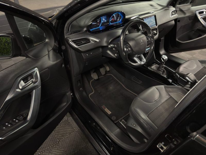 PEUGEOT 2008 PHASE 2 CROSSWAY 1.2 TURBO 130 Cv APPLE & ANDROID / TOIT PANORAMIQUE - GARANTIE 1 AN