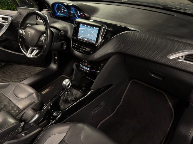 PEUGEOT 2008 PHASE 2 CROSSWAY 1.2 TURBO 130 Cv APPLE & ANDROID / TOIT PANORAMIQUE - GARANTIE 1 AN