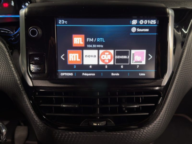 PEUGEOT 2008 PHASE 2 CROSSWAY 1.2 TURBO 130 Cv APPLE & ANDROID / TOIT PANORAMIQUE - GARANTIE 1 AN