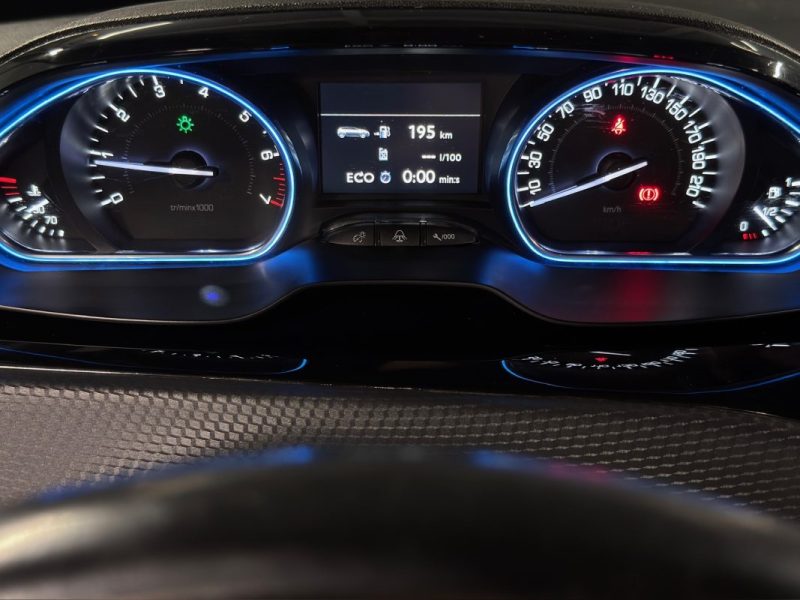 PEUGEOT 2008 PHASE 2 CROSSWAY 1.2 TURBO 130 Cv APPLE & ANDROID / TOIT PANORAMIQUE - GARANTIE 1 AN