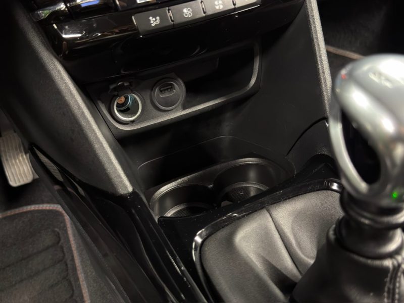 PEUGEOT 2008 PHASE 2 CROSSWAY 1.2 TURBO 130 Cv APPLE & ANDROID / TOIT PANORAMIQUE - GARANTIE 1 AN