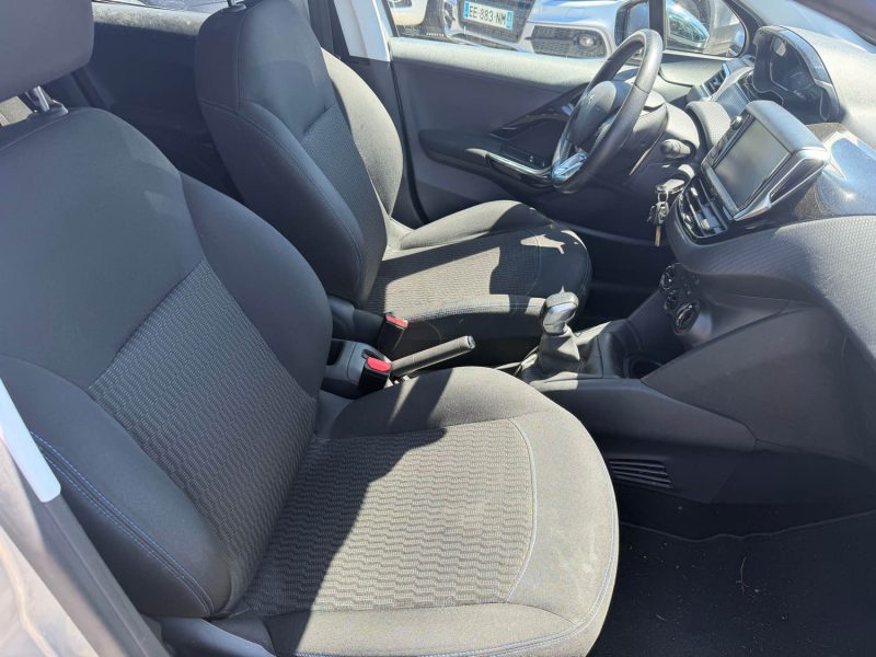 PEUGEOT 208 1.2  82 STYLE 2017