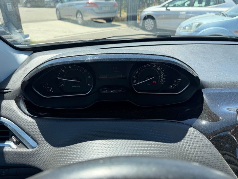 PEUGEOT 208 1.2  82 STYLE 2017