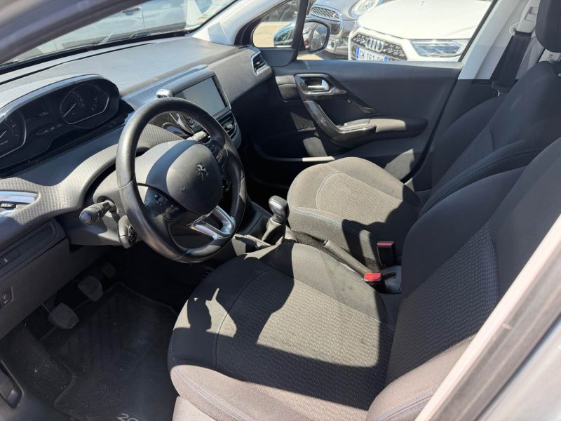 PEUGEOT 208 1.2  82 STYLE 2017