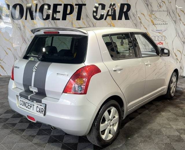SUZUKI SWIFT 1.3 CONFORT 2009 - 61 324Kms - Climatisation - Premier Main - Suivit suzuki 