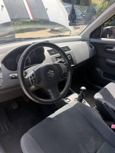 SUZUKI SWIFT 1.3 CONFORT 2009 - 61 324Kms - Climatisation - Premier Main - Suivit suzuki 