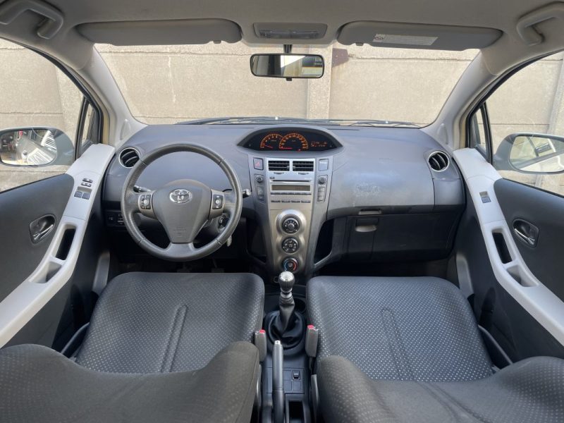 TOYOTA YARIS LUNA 