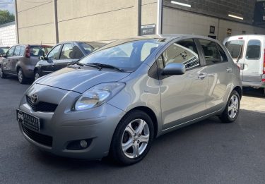 TOYOTA YARIS LUNA 