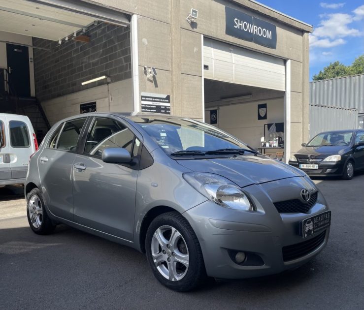 TOYOTA YARIS LUNA 