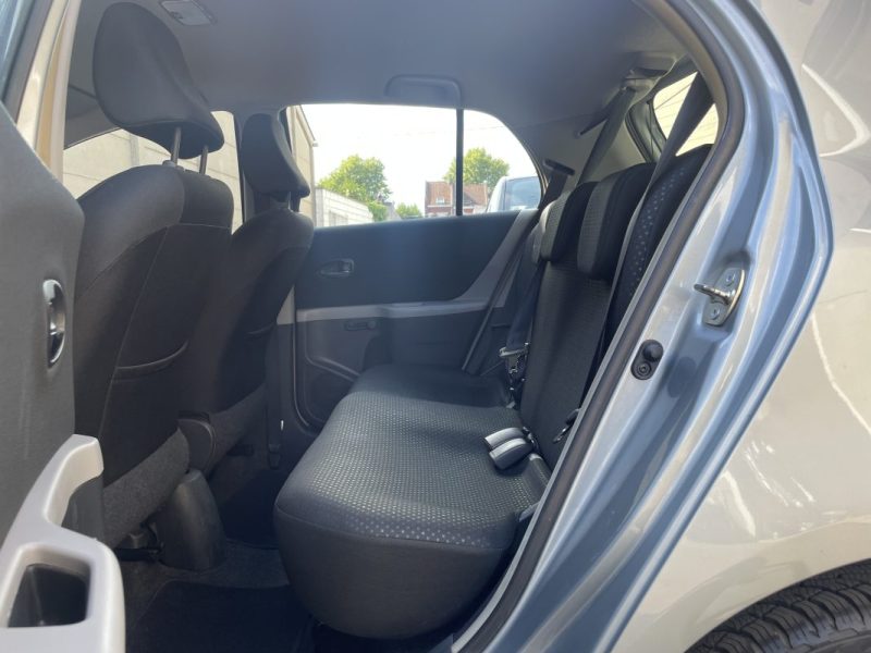 TOYOTA YARIS LUNA 