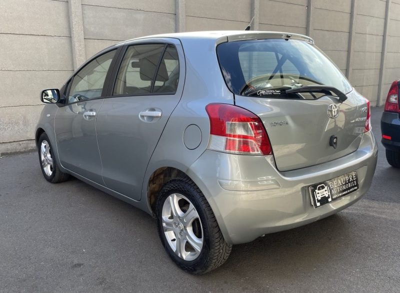 TOYOTA YARIS LUNA 