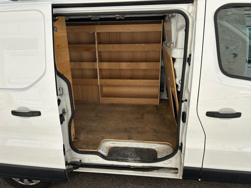 RENAULT TRAFIC L1H1 1000 1.6 DCI 95 GRAND CONFORT 12/2020 PRIX HT : 7491 € PRIX TTC : 8990 €
