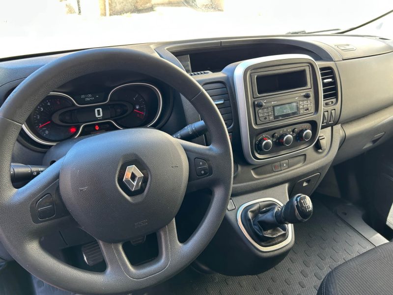 RENAULT TRAFIC L1H1 1000 1.6 DCI 95 GRAND CONFORT 12/2020 PRIX HT : 7491 € PRIX TTC : 8990 €